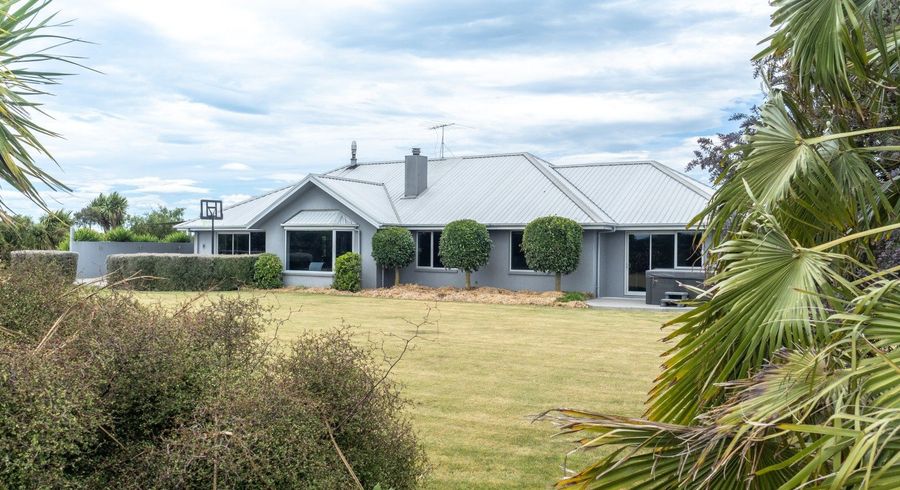  at 424 Grahams Road, Willowby