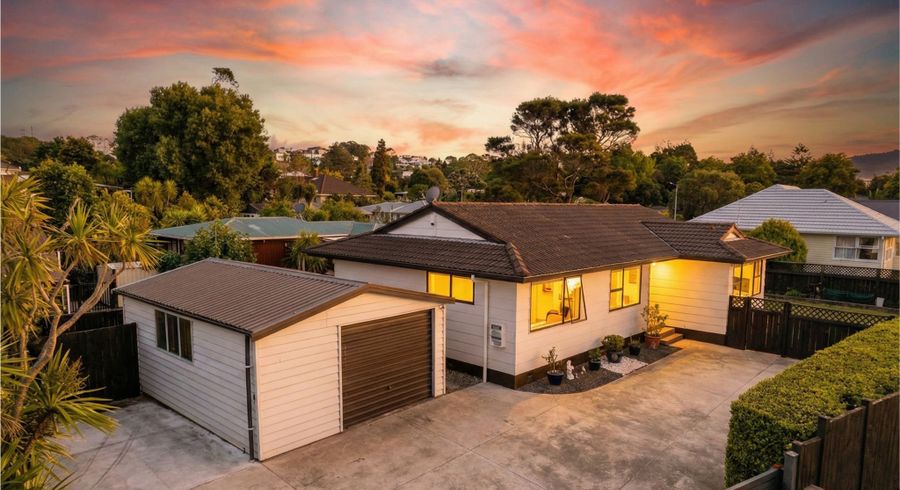  at 121 Godley Road, Green Bay, Waitakere City, Auckland