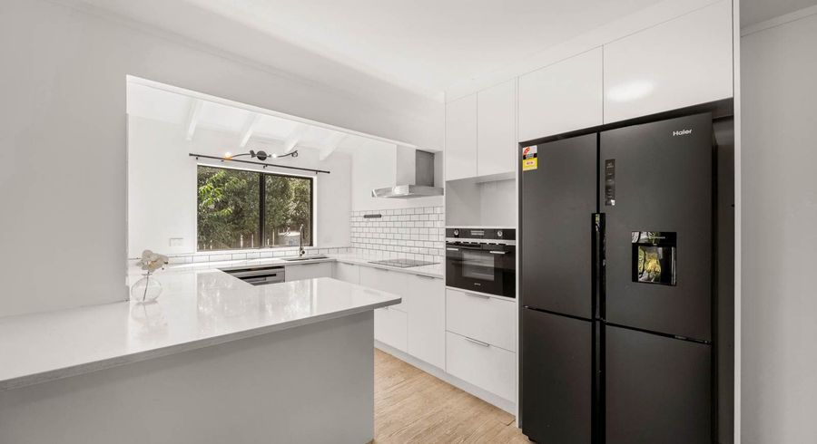  at 2/16 Moxham Grove, Massey, Waitakere City, Auckland