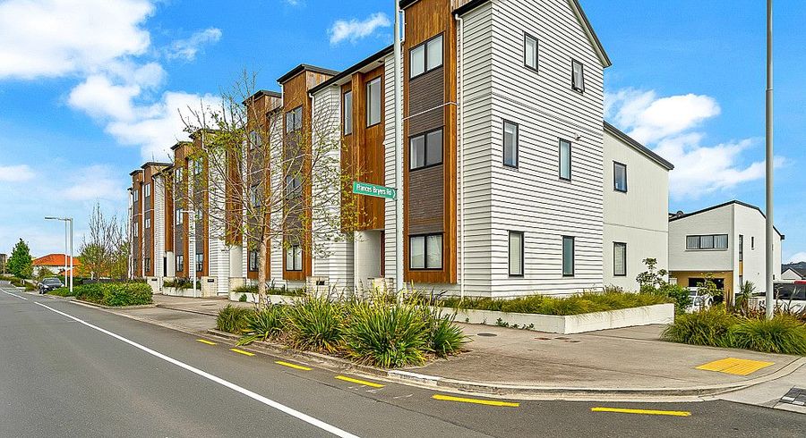  at 4/2 Frances Bryers Road, Hobsonville, Auckland