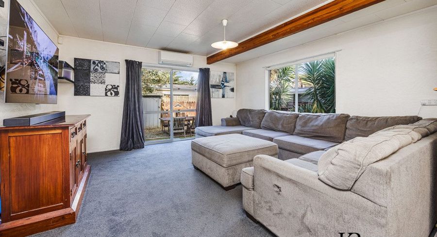  at 2/100 Beach Road, Pahurehure, Papakura, Auckland