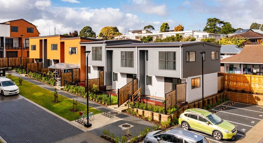  at 6 Raupeti Lane, Henderson, Waitakere City, Auckland