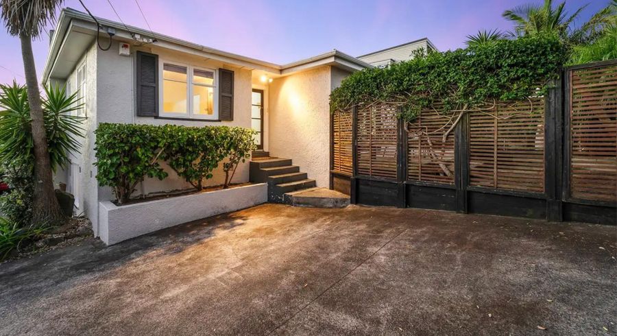  at 1/50 Sylvan Avenue, Northcote, Auckland