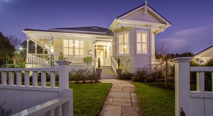  at 6 Eastvale Close, Greenhithe, Auckland