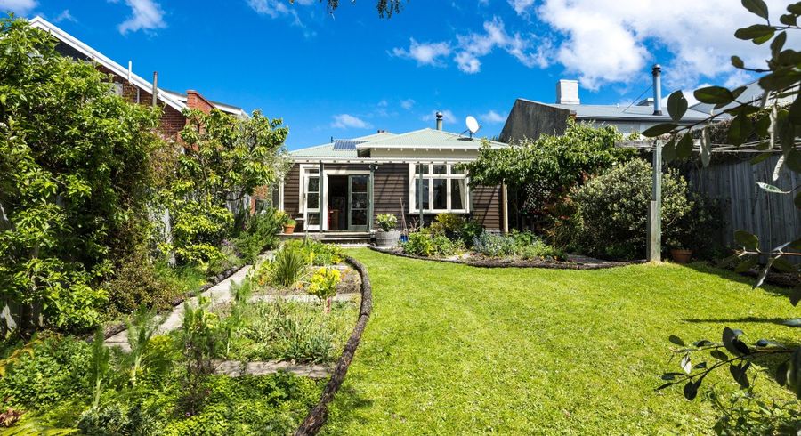  at 76 Elm Row, Dunedin Central, Dunedin