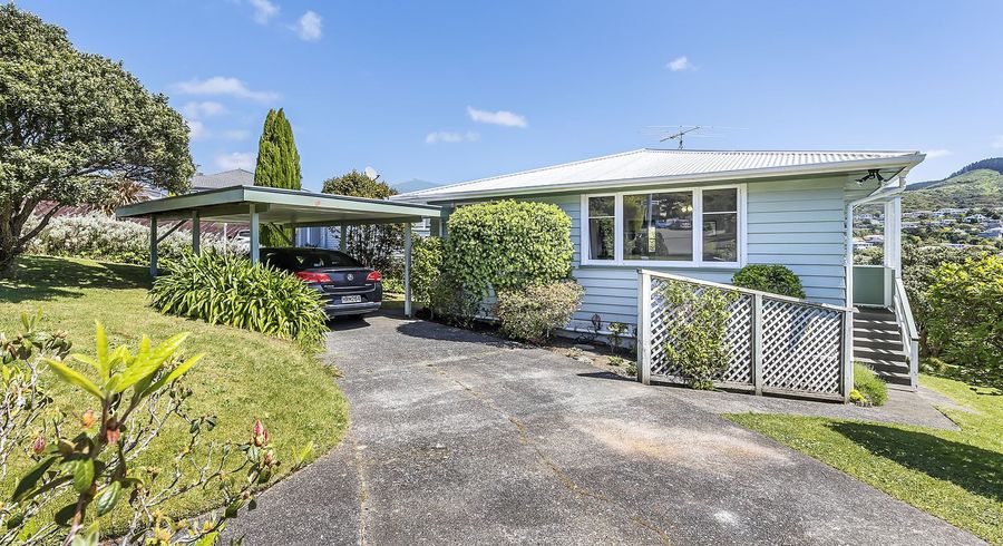  at 4 Taylor Terrace, Tawa, Wellington