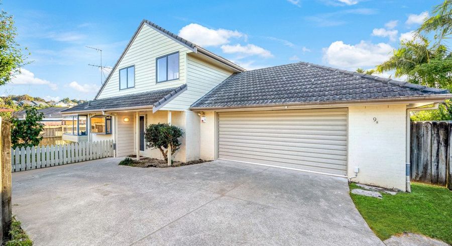  at 2/9 Bernie Edwards Place, Botany Downs, Manukau City, Auckland