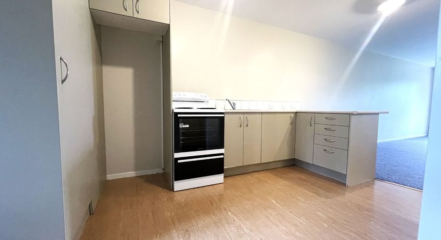  at 6/242 Great North Road, Henderson, Waitakere City, Auckland