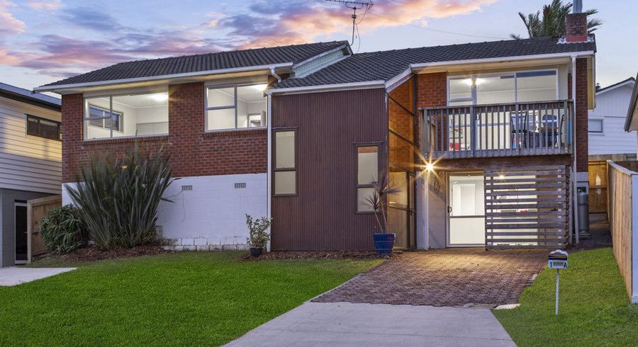  at 1A Mowbray Place, Sunnynook, Auckland