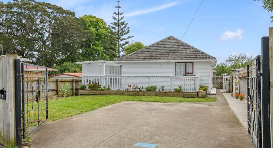  at 9 Lloyd Avenue, Papatoetoe, Manukau City, Auckland
