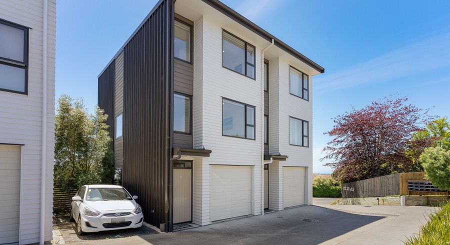  at 2/15 Chivalry Road, Glenfield, North Shore City, Auckland