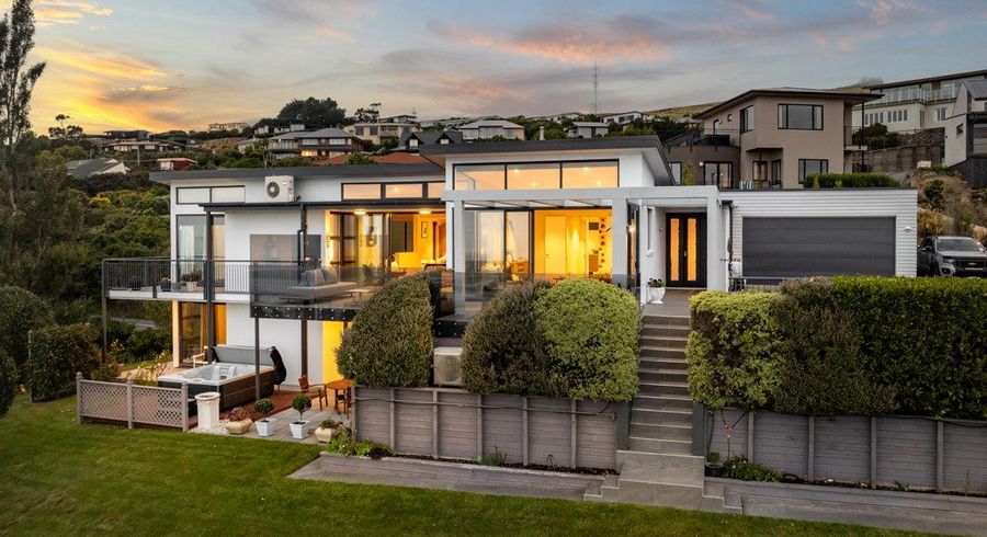  at 17 Stoneyridge Close, Mount Pleasant, Christchurch City, Canterbury