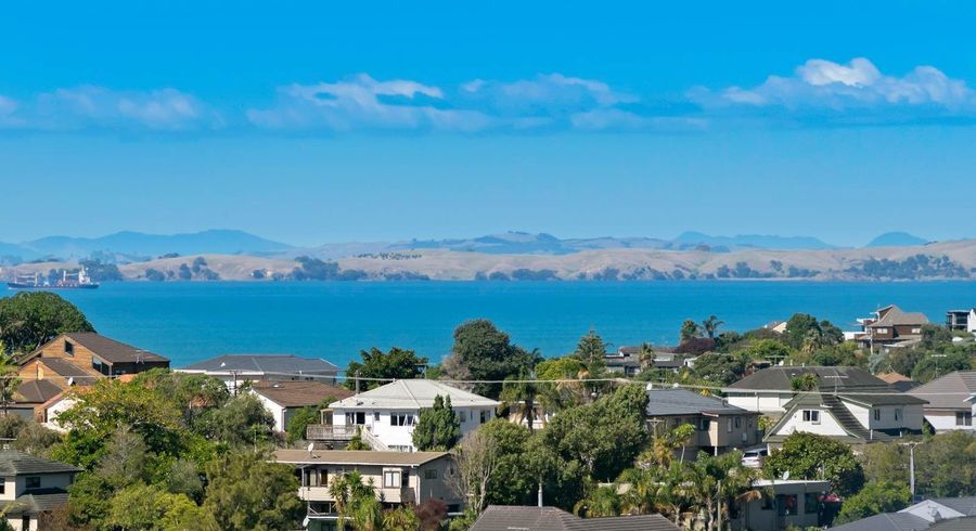  at 50 Arran Road, Browns Bay, North Shore City, Auckland