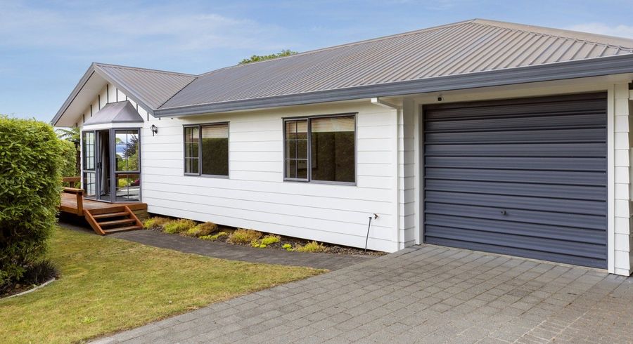  at 2/19 Brunette Drive, Acacia Bay, Taupo, Waikato