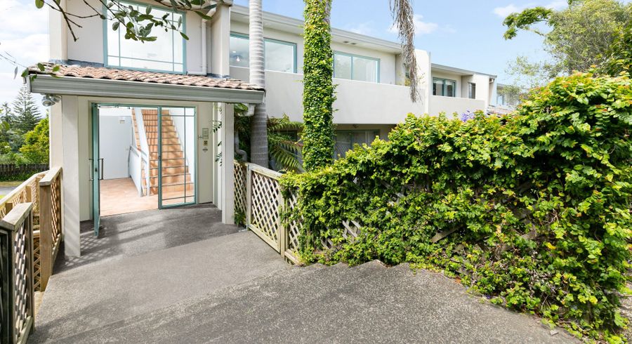  at 2D/221 Sunset Road, Sunnynook, North Shore City, Auckland