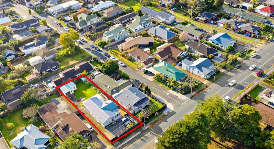  at 67 Shakespeare Road, Milford, Auckland