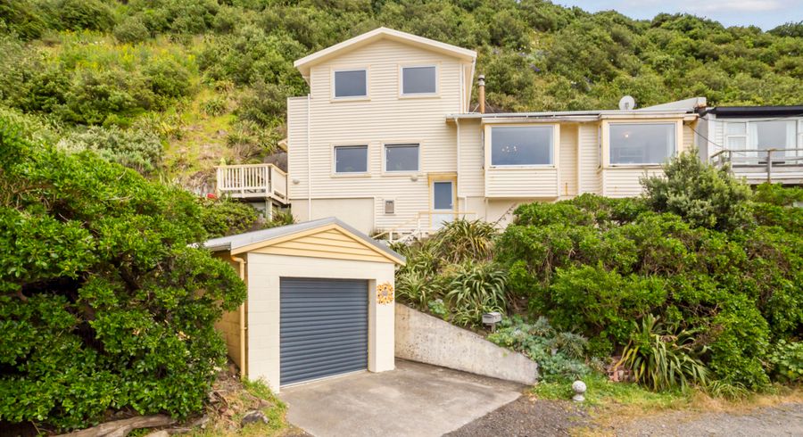  at 416 Queens Drive, Lyall Bay, Wellington