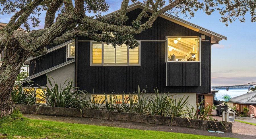  at 1/104 Stanley Point Road, Stanley Point, Auckland