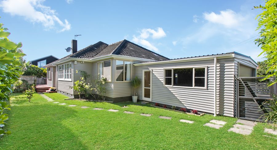  at 216A Riverside Avenue, Point England, Auckland