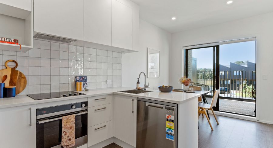  at 2/28 Westgate Drive, Westgate, Waitakere City, Auckland