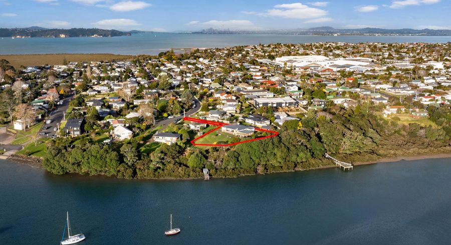  at 22 Murray Road, Te Atatu Peninsula, Auckland