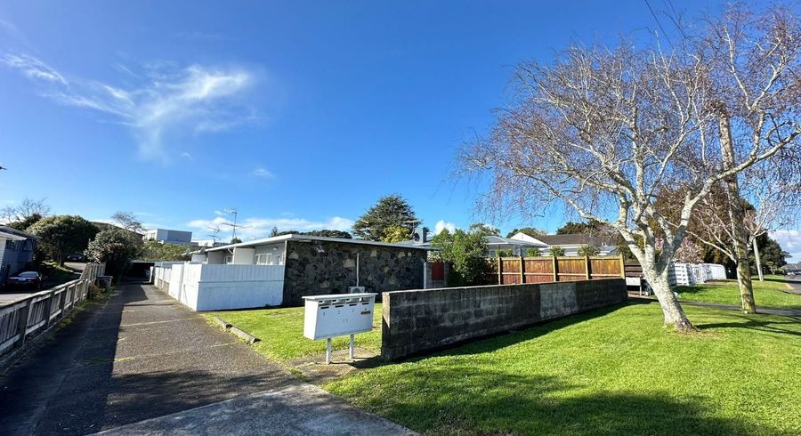  at 2/61 Banks Road, Mount Wellington, Auckland City, Auckland