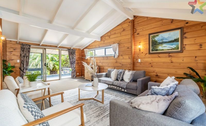  at 8 Chestnut Grove, Maungaraki, Lower Hutt