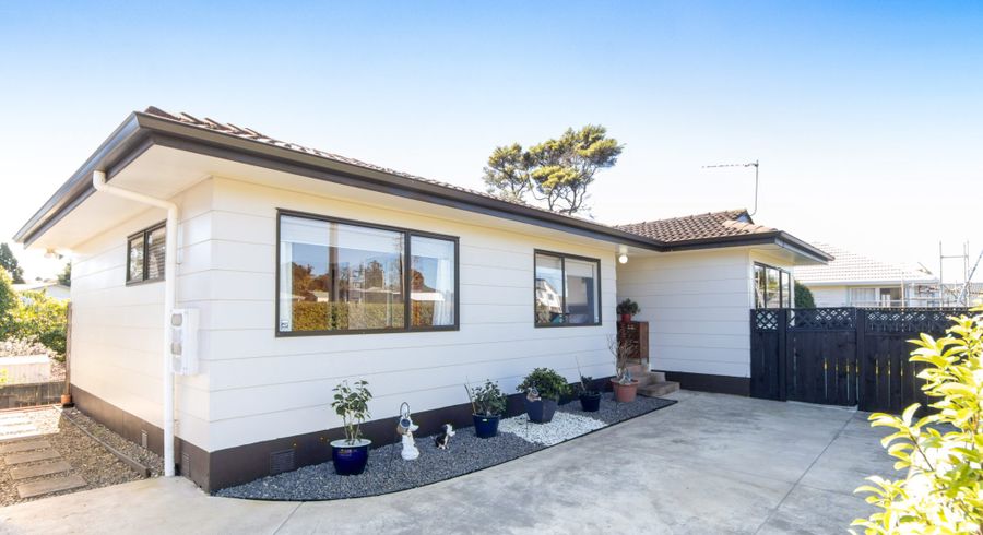  at 121 Godley Road, Green Bay, Waitakere City, Auckland