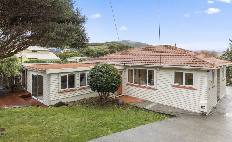  at 207 Miromiro Road, Normandale, Lower Hutt