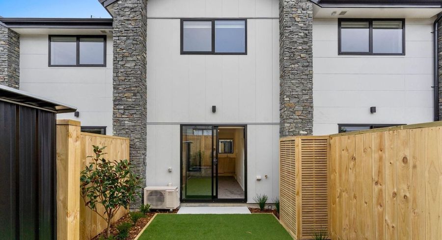  at 8/10 Fathom Place, Te Atatu Peninsula, Waitakere City, Auckland