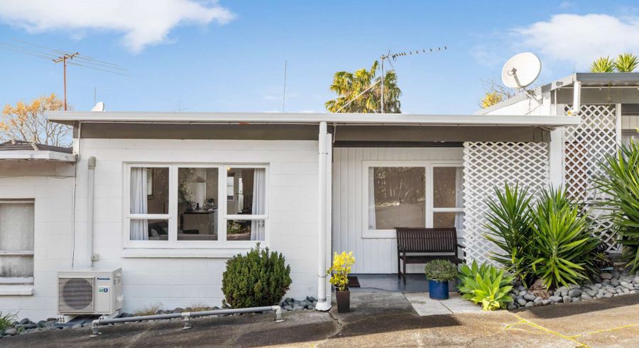  at 2/86 Divich Avenue, Te Atatu South, Auckland