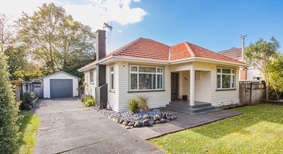  at 27 Pahiatua Street, Hokowhitu, Palmerston North, Manawatu / Whanganui