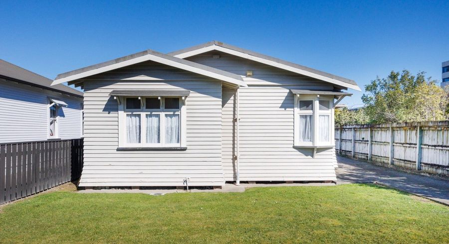  at 1/4 Oxford Street, Hokowhitu, Palmerston North, Manawatu / Whanganui