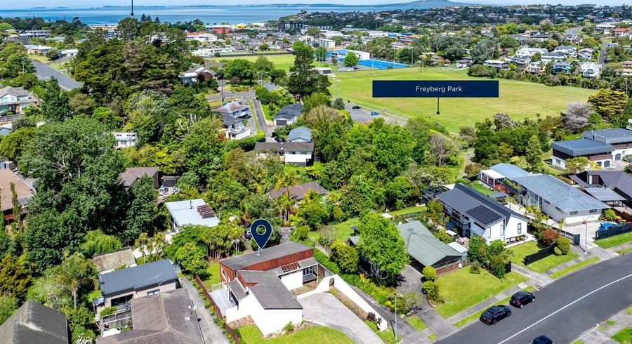  at 148 Stapleford Crescent, Browns Bay, North Shore City, Auckland