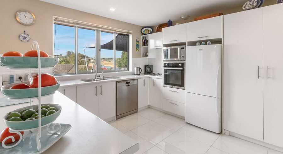  at 18 Friesian Place, Grandview Heights, Hamilton