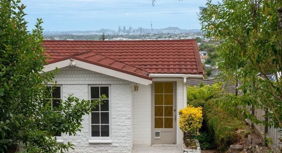 at 2/235 Sunset Road, Sunnynook, Auckland