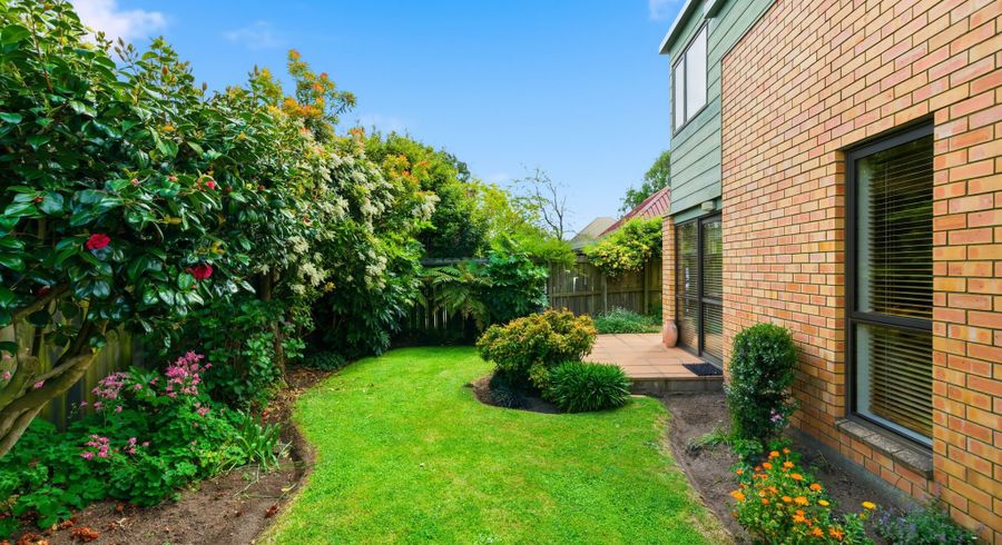  at 2/4 Gatonby Place, Avonhead, Christchurch City, Canterbury