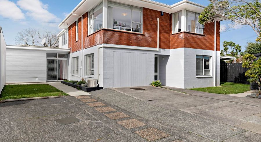  at 76 Lake Road, Narrow Neck, Auckland