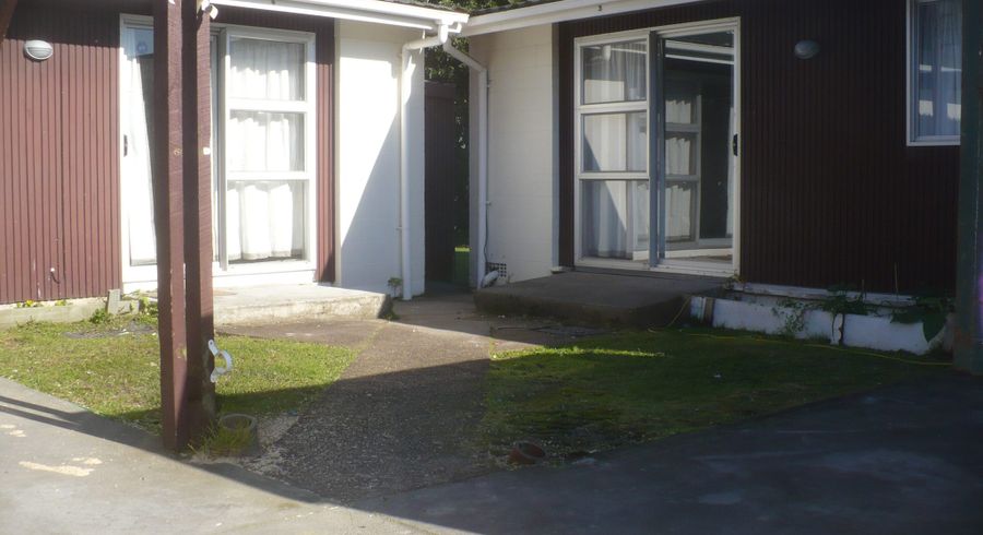  at 4/2 Vera Road, Te Atatu South, Waitakere City, Auckland