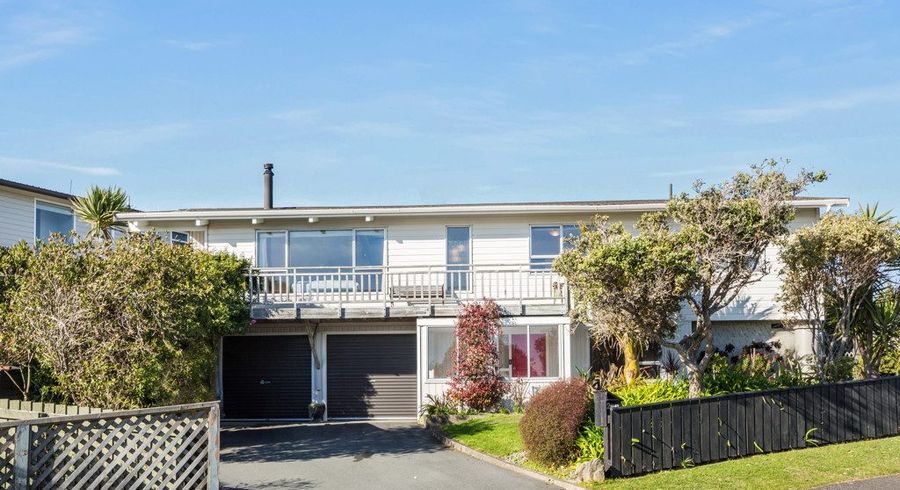  at 2 Forth Place, Papakowhai, Porirua