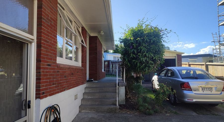  at 2/218 Pakuranga Road, Pakuranga Heights, Manukau City, Auckland