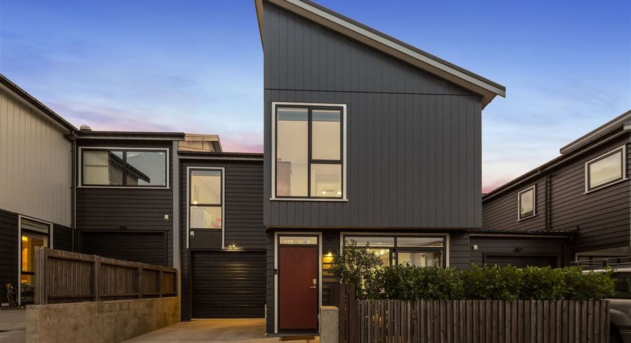  at 4 Killick Place, Long Bay, Auckland