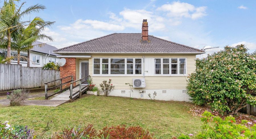  at 32 Montrose Street, Point Chevalier, Auckland City, Auckland