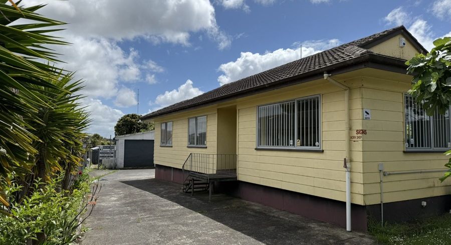  at 190 Universal Drive, Henderson, Waitakere City, Auckland