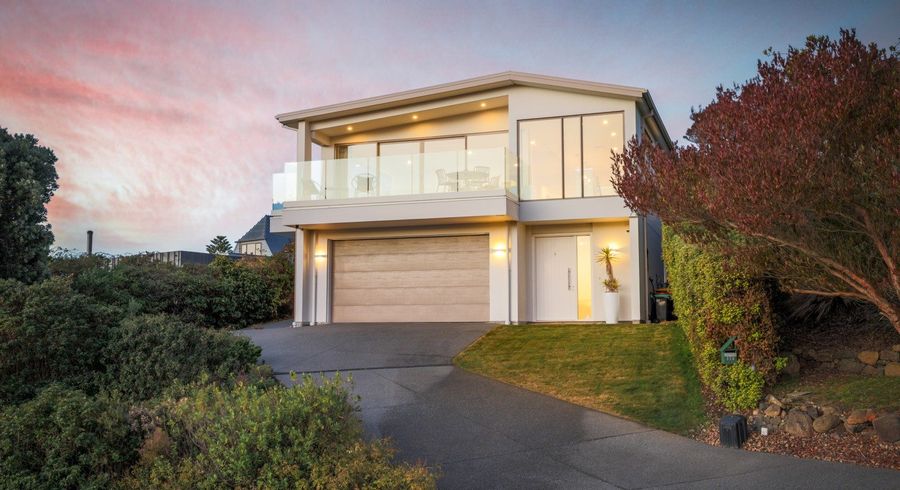  at 320 Cannon Hill Crescent, Mount Pleasant, Christchurch