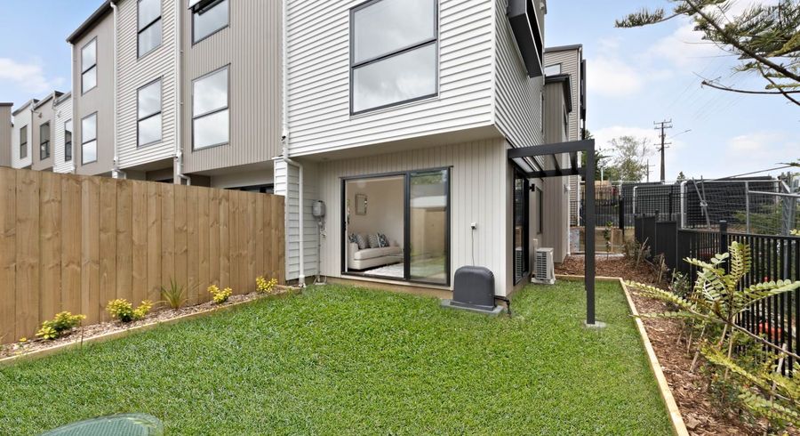  at 4/237 Swanson Road, Henderson, Auckland