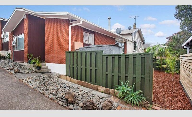  at 2/15 Athens Road, Onehunga, Auckland