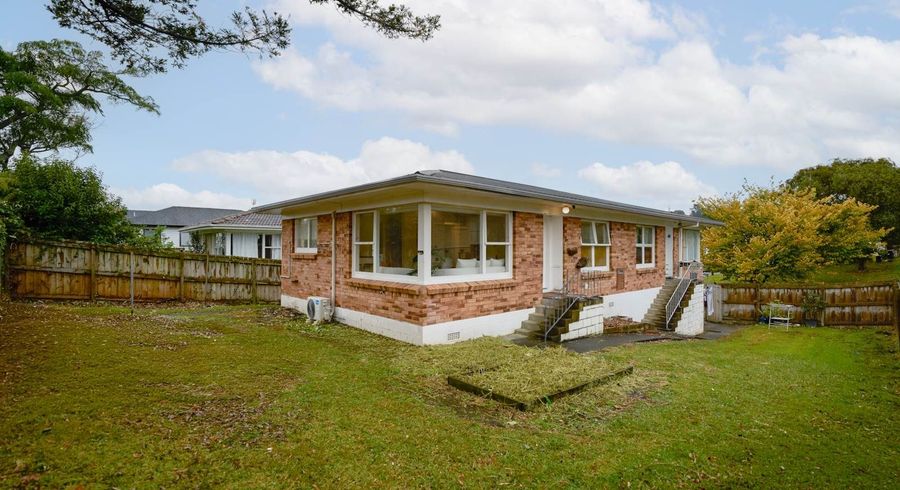  at 1/40 Cheval Drive, Totara Vale, North Shore City, Auckland