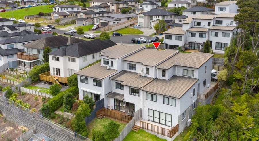  at 2/75 Tamahere Drive, Glenfield, Auckland