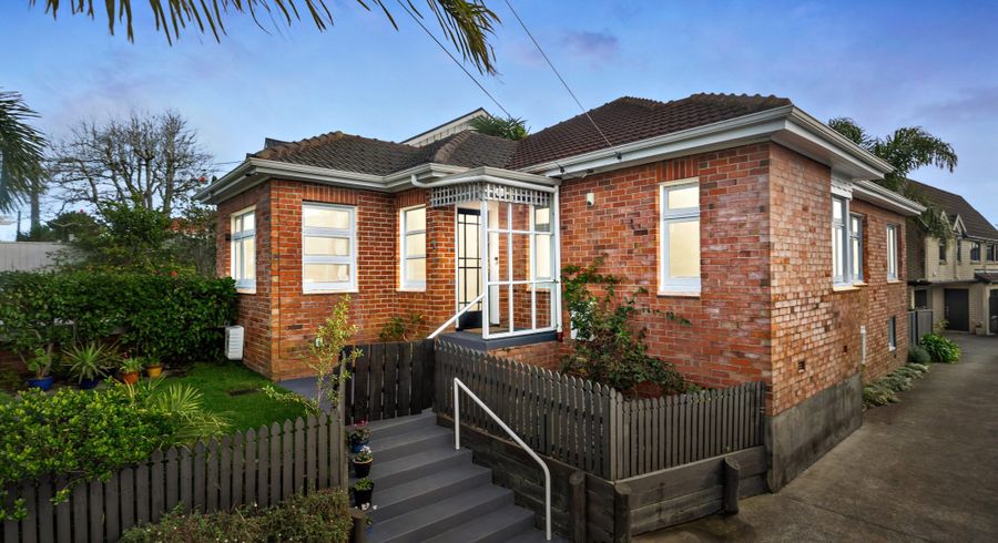 at 6 Renfrew Avenue, Sandringham, Auckland